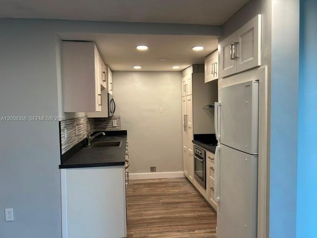 9320 Fontainebleau Boulevard 214, Miami, FL 33172
