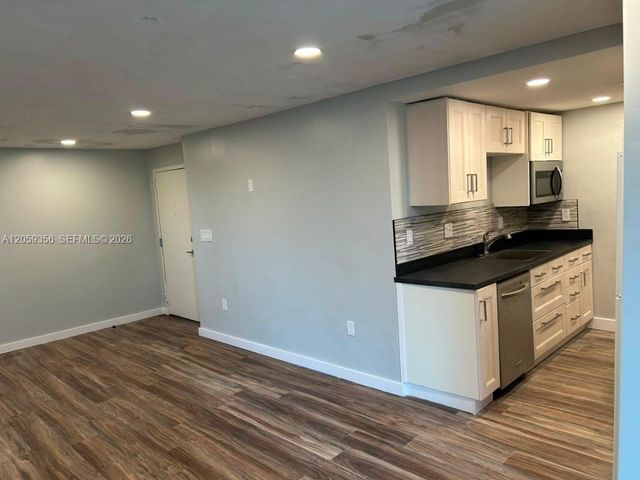 9320 Fontainebleau Boulevard 214, Miami, FL 33172