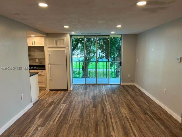 9320 Fontainebleau Boulevard 214, Miami, FL 33172