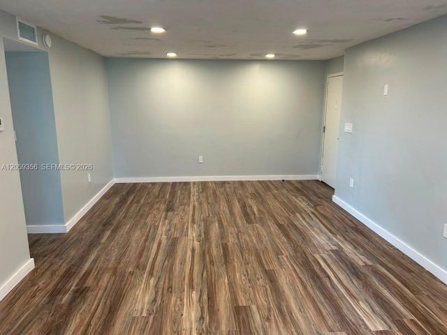 9320 Fontainebleau Boulevard 214, Miami, FL 33172