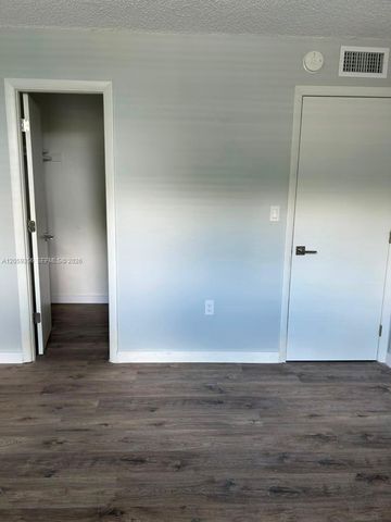 9320 Fontainebleau Boulevard 214, Miami, FL 33172