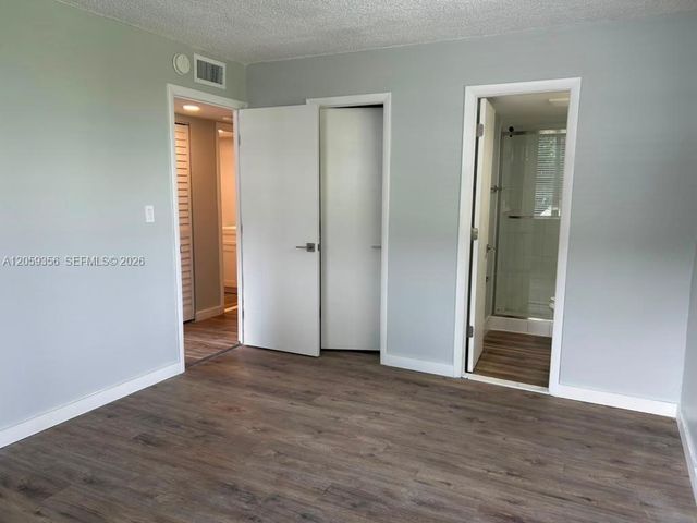 9320 Fontainebleau Boulevard 214, Miami, FL 33172