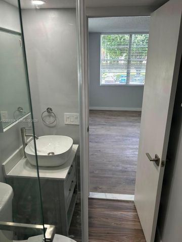 9320 Fontainebleau Boulevard 214, Miami, FL 33172