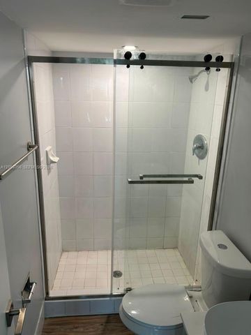 9320 Fontainebleau Boulevard 214, Miami, FL 33172