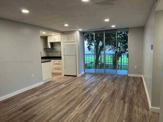 9320 Fontainebleau Boulevard 214, Miami, FL 33172