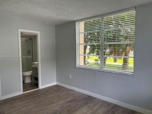 9320 Fontainebleau Boulevard 214, Miami, FL 33172