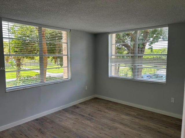 9320 Fontainebleau Boulevard 214, Miami, FL 33172