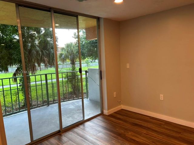 9320 Fontainebleau Boulevard 214, Miami, FL 33172