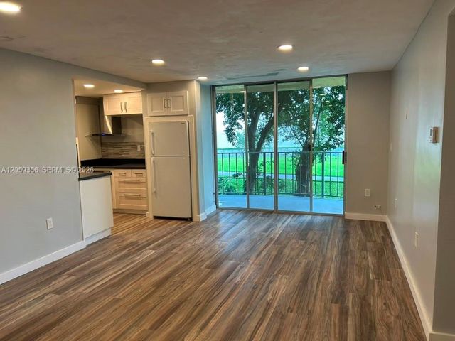 9320 Fontainebleau Boulevard 214, Miami, FL 33172