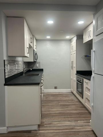 9320 Fontainebleau Boulevard 214, Miami, FL 33172