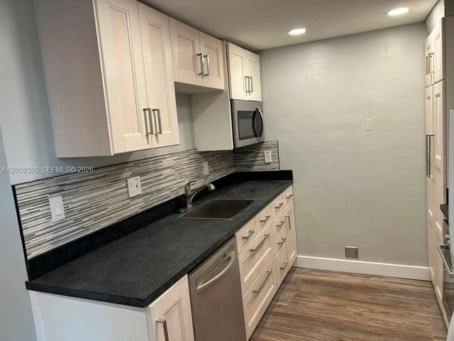 9320 Fontainebleau Boulevard 214, Miami, FL 33172