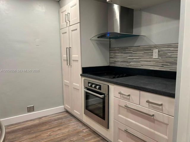 9320 Fontainebleau Boulevard 214, Miami, FL 33172