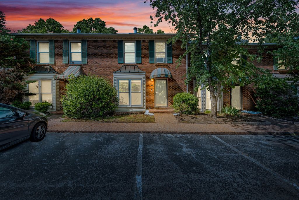 523 Williamsburg Dr, Nashville, TN 37214