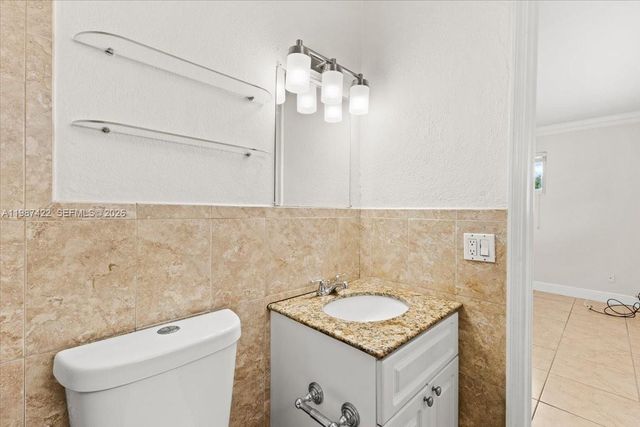 2323 Van Buren St 208, Hollywood, FL 33020