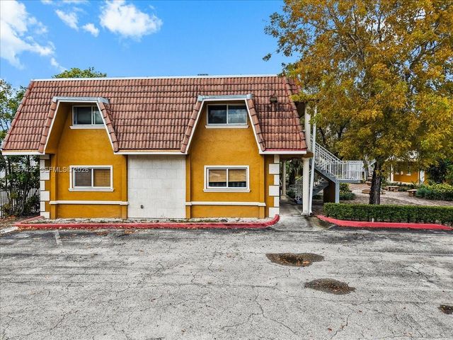 2323 Van Buren St 208, Hollywood, FL 33020