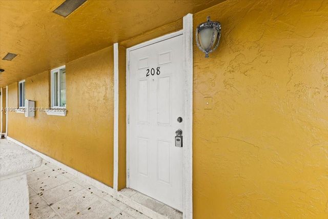 2323 Van Buren St 208, Hollywood, FL 33020