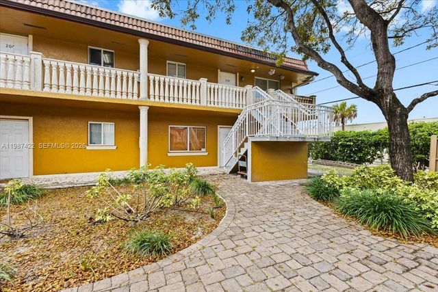 2323 Van Buren St 208, Hollywood, FL 33020