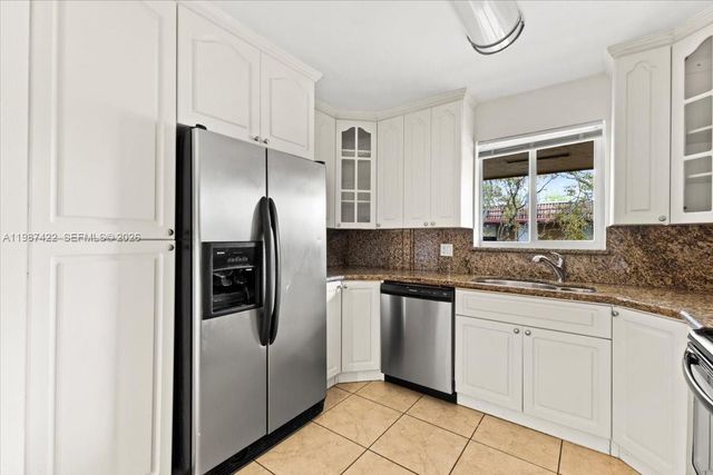 2323 Van Buren St 208, Hollywood, FL 33020