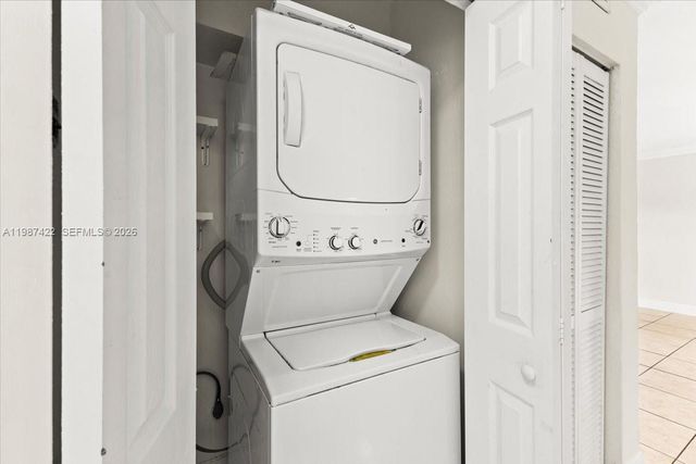 2323 Van Buren St 208, Hollywood, FL 33020