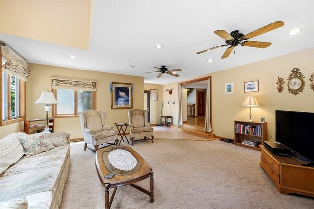 14 Iroquois, Southwick, MA 01077
