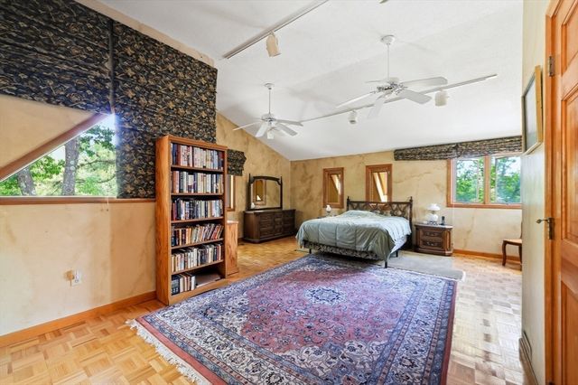 14 Iroquois, Southwick, MA 01077