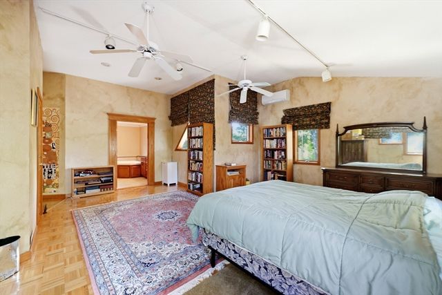 14 Iroquois, Southwick, MA 01077