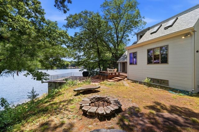 14 Iroquois, Southwick, MA 01077