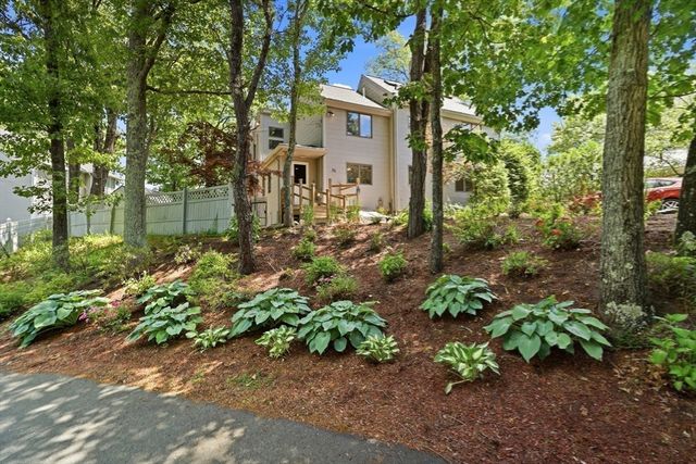 14 Iroquois, Southwick, MA 01077