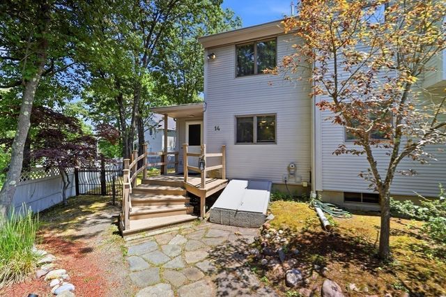 14 Iroquois, Southwick, MA 01077