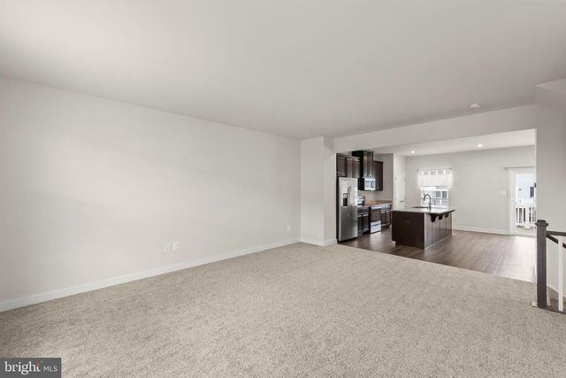 105 BAYHILL TER, Lake Frederick, VA 22630