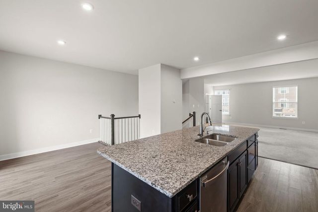 105 BAYHILL TER, Lake Frederick, VA 22630