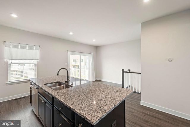 105 BAYHILL TER, Lake Frederick, VA 22630