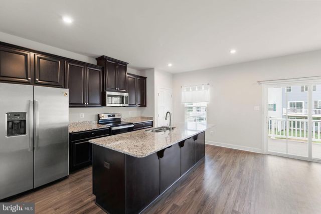 105 BAYHILL TER, Lake Frederick, VA 22630