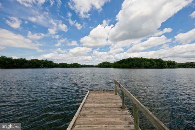 105 BAYHILL TER, Lake Frederick, VA 22630