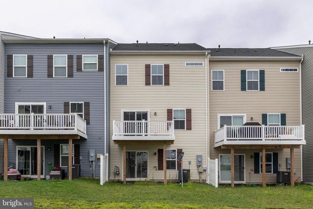 105 BAYHILL TER, Lake Frederick, VA 22630