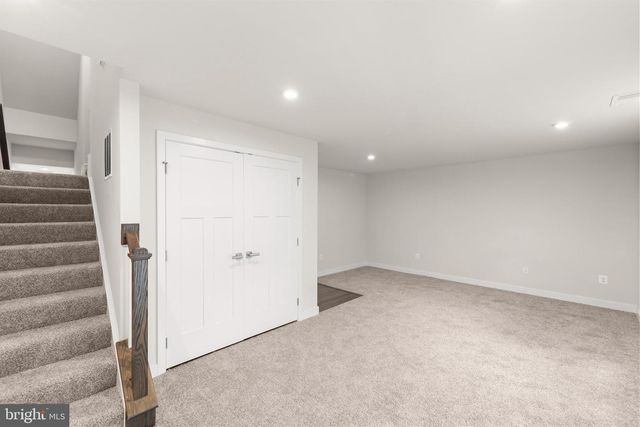 105 BAYHILL TER, Lake Frederick, VA 22630