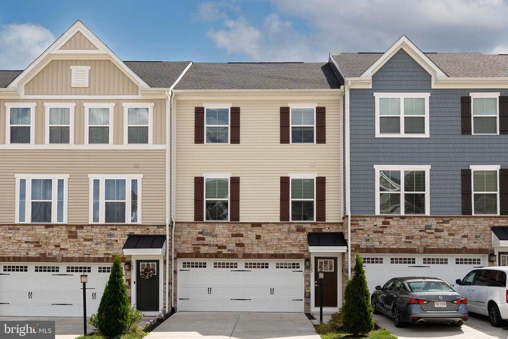 105 BAYHILL TER, Lake Frederick, VA 22630