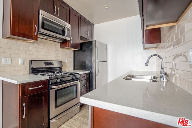 5831 Carlton Way 8, Los Angeles, CA 90028