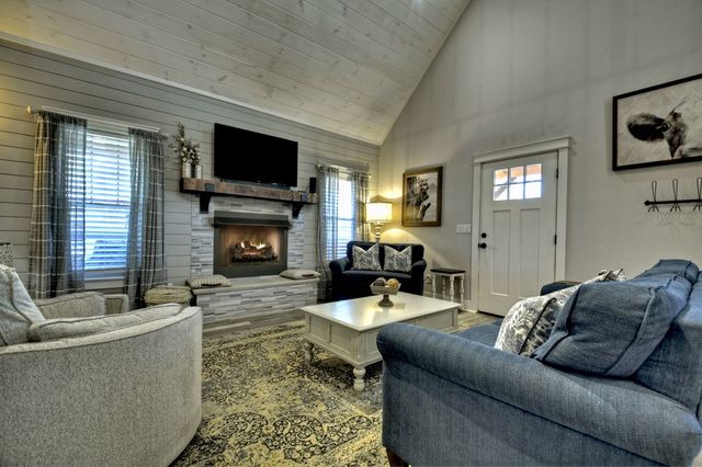 517 Monet Drive, Ellijay, GA 30540