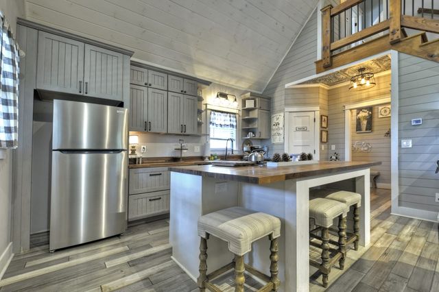 517 Monet Drive, Ellijay, GA 30540