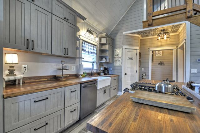 517 Monet Drive, Ellijay, GA 30540