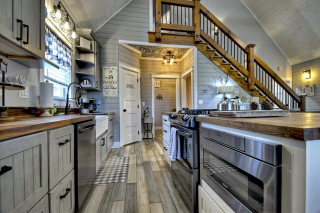 517 Monet Drive, Ellijay, GA 30540