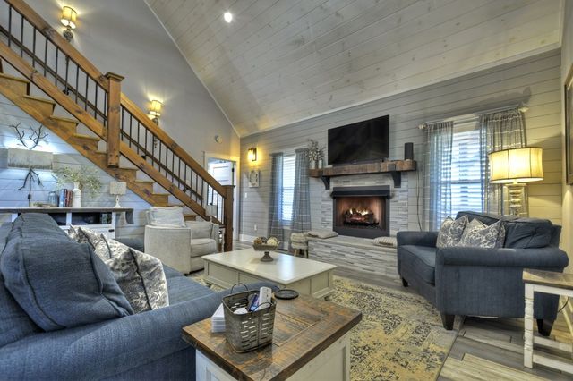 517 Monet Drive, Ellijay, GA 30540