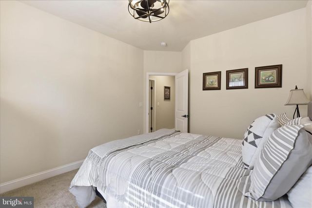 1027 NORTHGATE DR, Lebanon, PA 17042