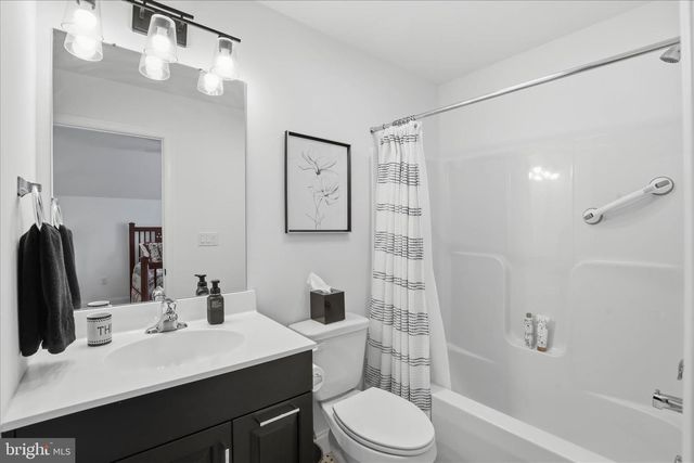 1027 NORTHGATE DR, Lebanon, PA 17042
