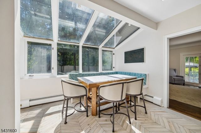 42 Hillside Ave, Upper Saddle River Boro, NJ 07458