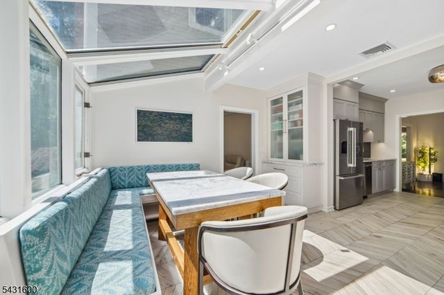 42 Hillside Ave, Upper Saddle River Boro, NJ 07458