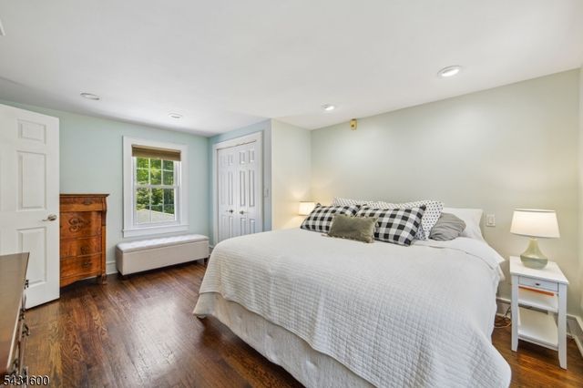 42 Hillside Ave, Upper Saddle River Boro, NJ 07458