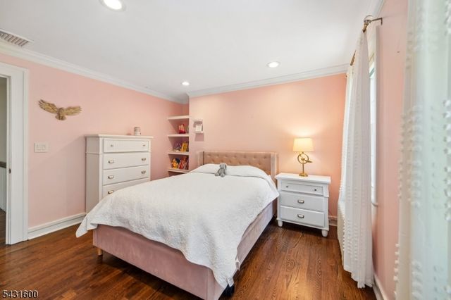 42 Hillside Ave, Upper Saddle River Boro, NJ 07458
