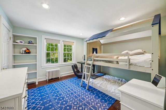 42 Hillside Ave, Upper Saddle River Boro, NJ 07458